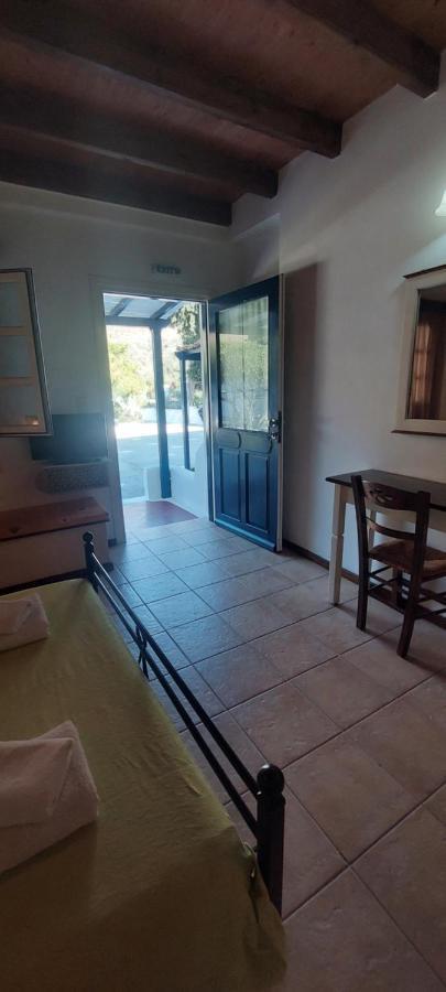 Ο Μπαξεσ Apartment Livadi  ภายนอก รูปภาพ