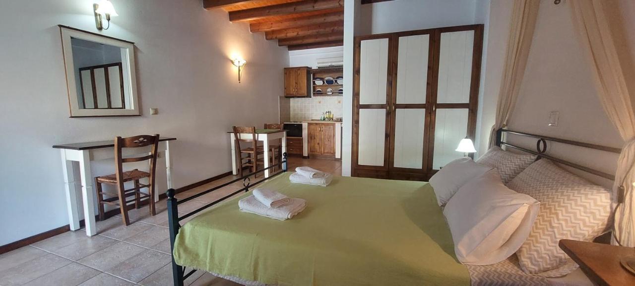 Ο Μπαξεσ Apartment Livadi  ภายนอก รูปภาพ