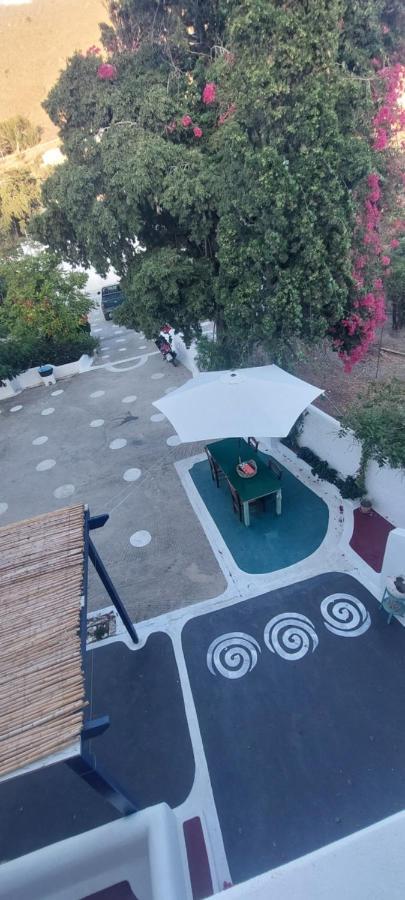 Ο Μπαξεσ Apartment Livadi  ภายนอก รูปภาพ
