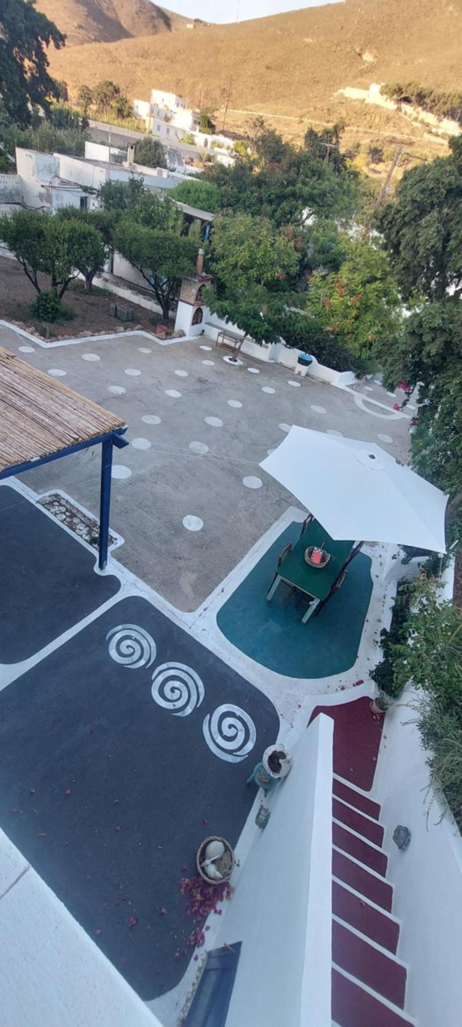 Ο Μπαξεσ Apartment Livadi  ภายนอก รูปภาพ